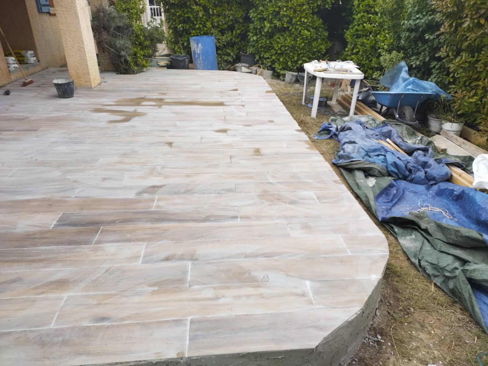 Terrasse pierre naturelle beige - finition haut de gamme